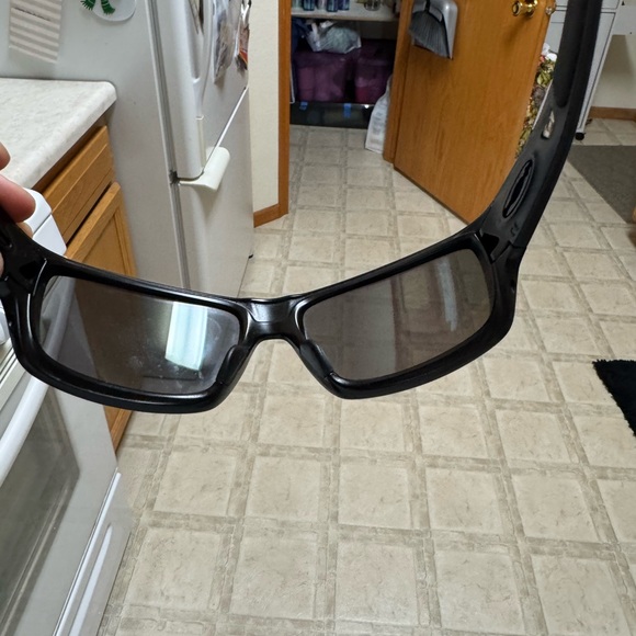 Oakley Men's Sunglasses with Black Frame and Green Lenses - Picture 9 of 9